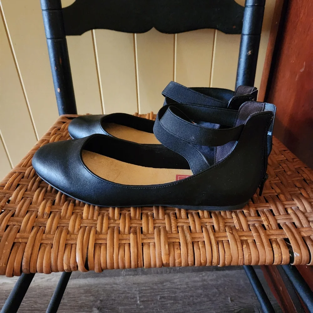 Black Ballet Flats - Picture 5 of 6